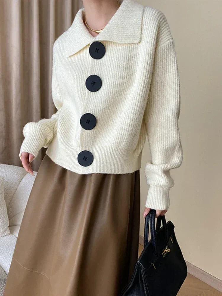 EB | Elegante Strickjacke mit Knöpfen