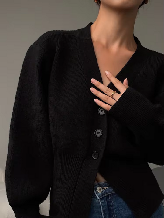 EB | Gemütlicher Strickcardigan mit V-Ausschnitt und Knopfleiste