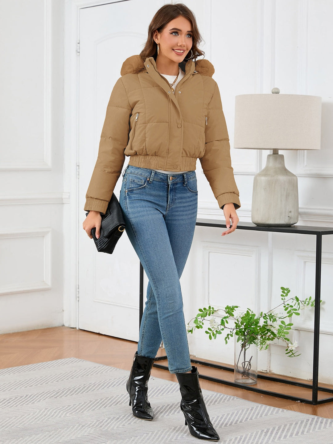 EB | wattierte Winterjacke mit Fellkapuze und Taschen
