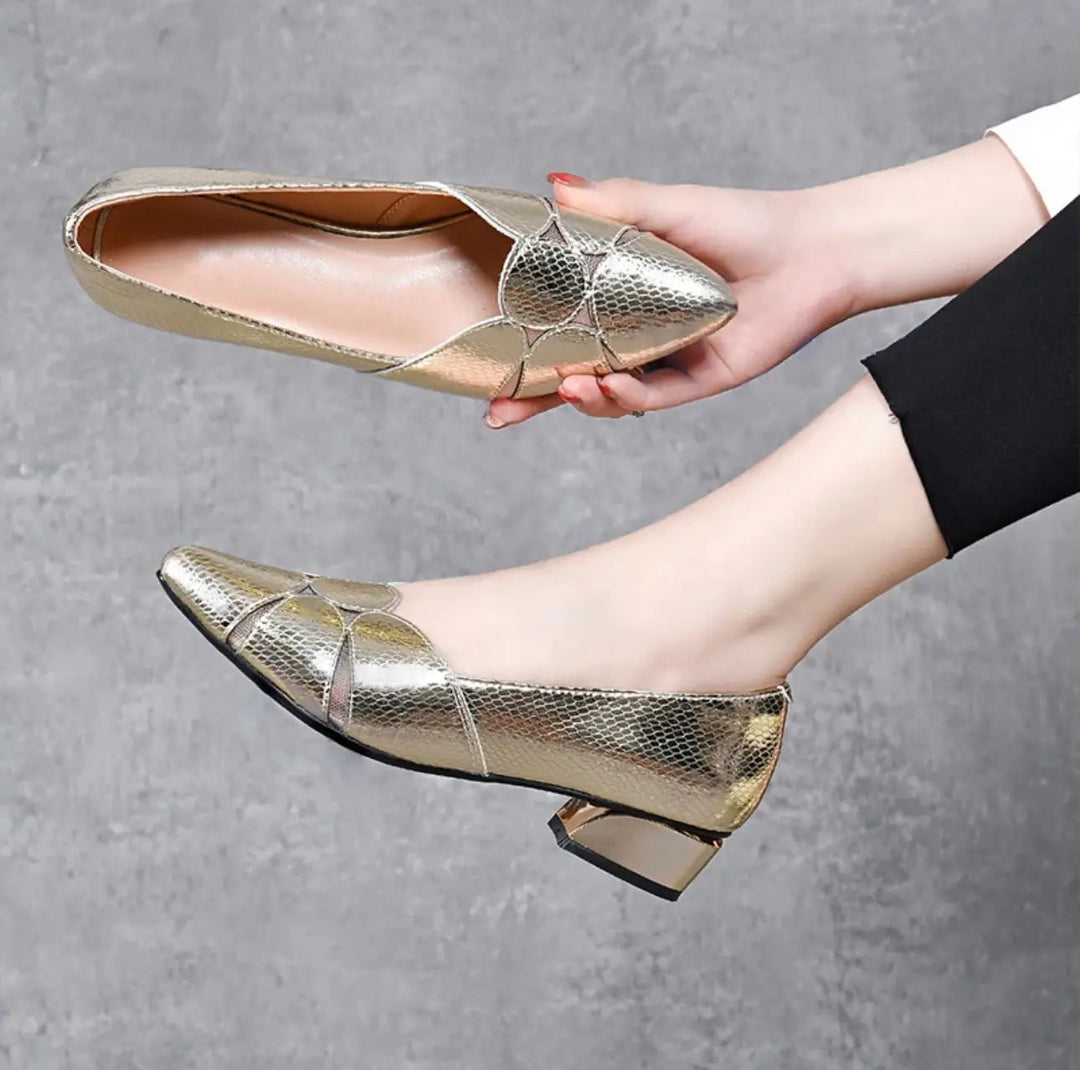 Glänzende Chunky Heels mit spitzer Zehe EB EB