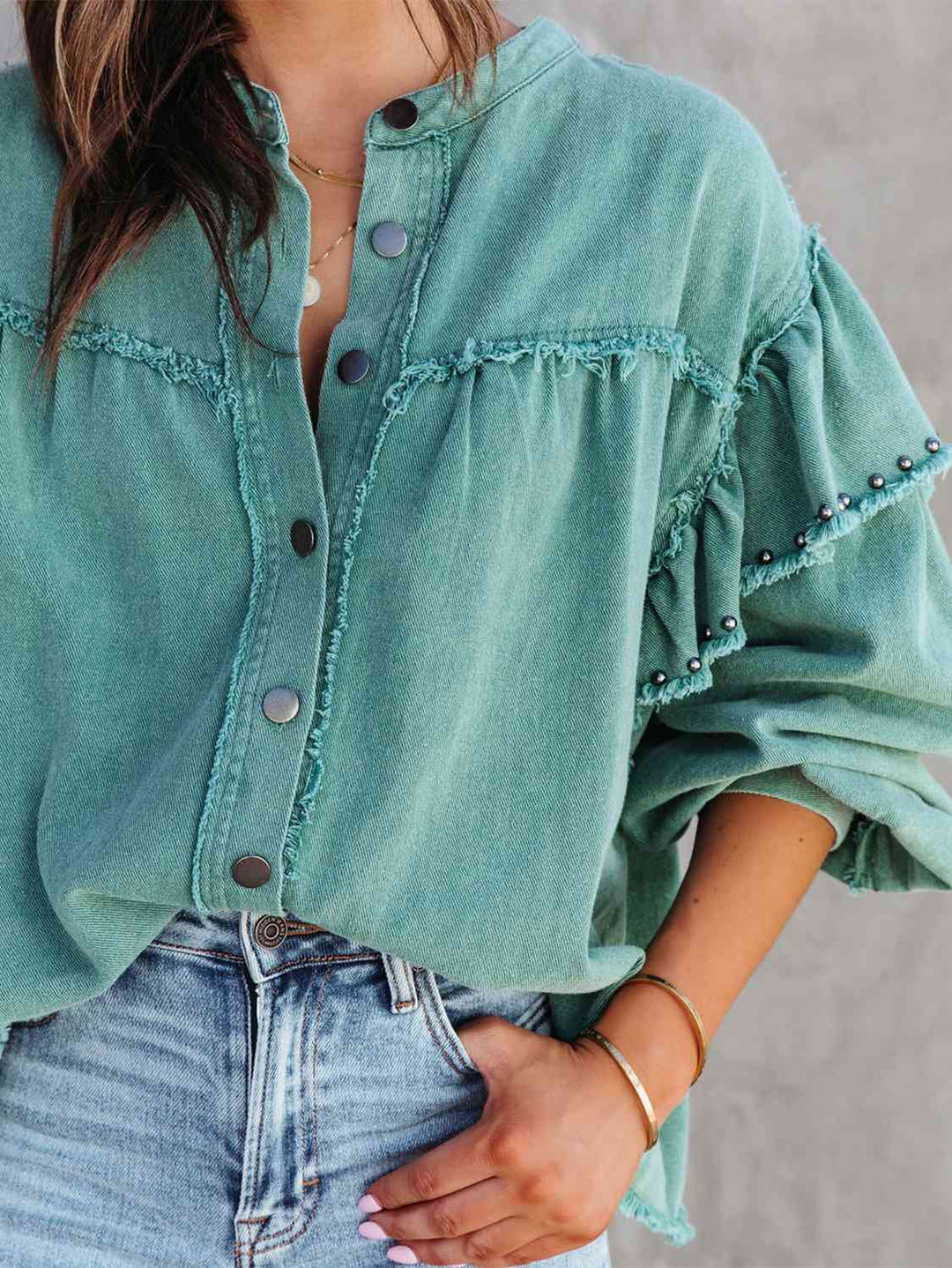 EB | Button Down Raw Hem Denim Jacke