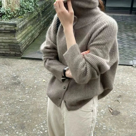 EB | Strickrollkragenpullover mit Knöpfen