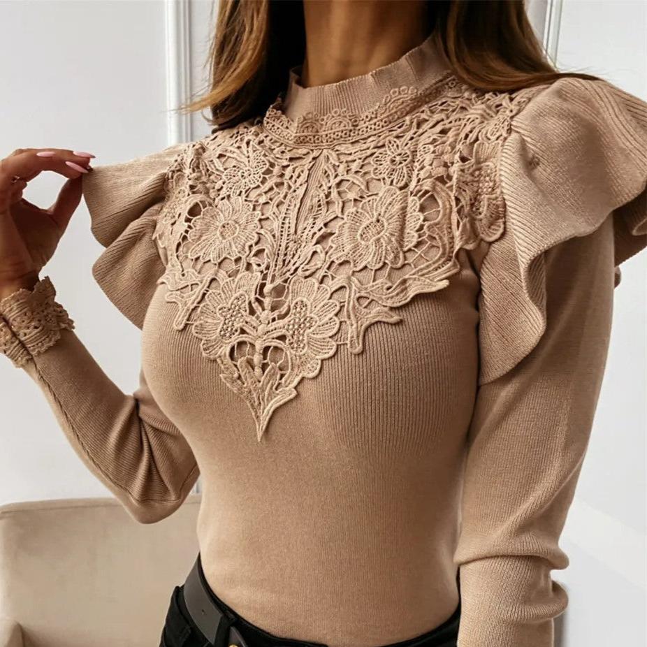 EB - Pullover mit Rollkragen, Rüschen und Spitzendetails
