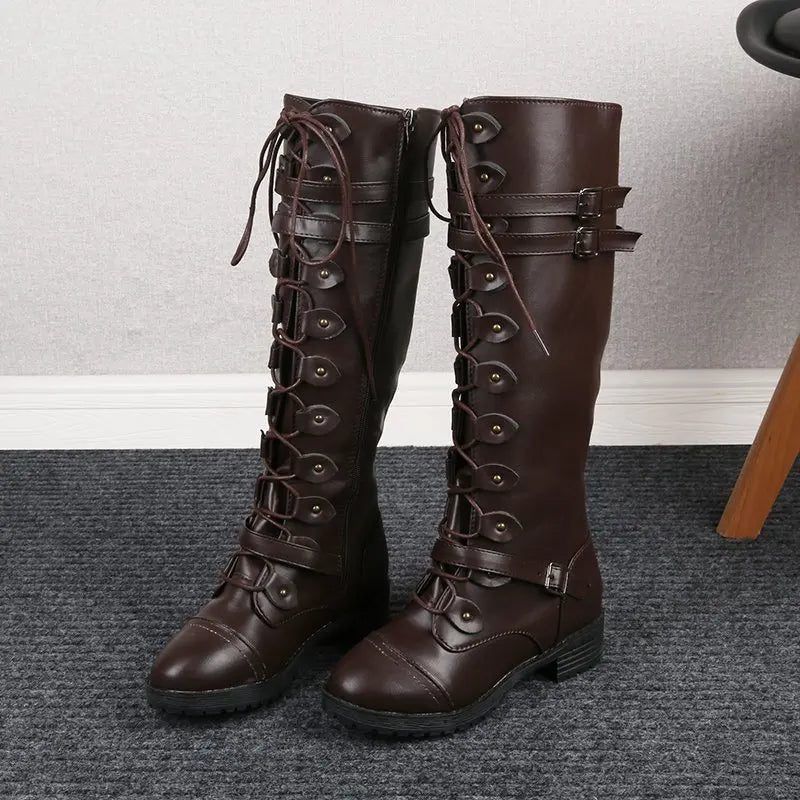 EB | Ritter Niedrige Absatz Bikerstiefel mit Gürtelschnalle Kreuzgurte