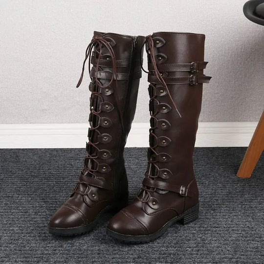EB | Ritter Niedrige Absatz Bikerstiefel mit Gürtelschnalle Kreuzgurte