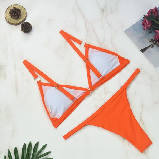 EB Zweiteiliger Bikini-Badeanzug mit goldfarbigen Metallringen und dreieckigen Körbchen