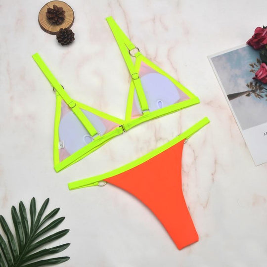 EB Zweiteiliger Bikini-Badeanzug mit goldfarbigen Metallringen und dreieckigen Körbchen