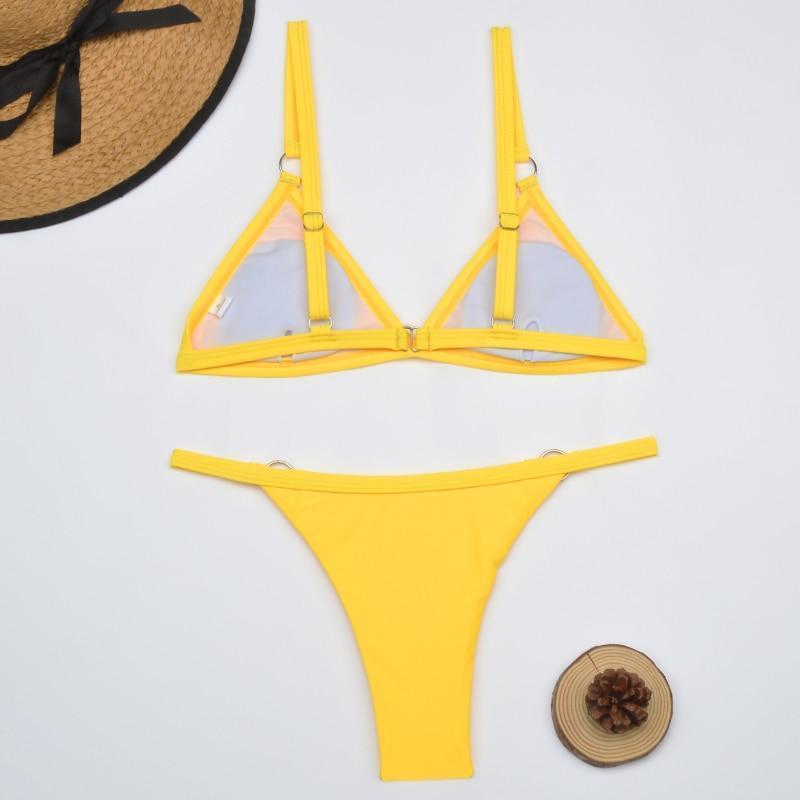 EB Zweiteiliger Bikini-Badeanzug mit goldfarbigen Metallringen und dreieckigen Körbchen