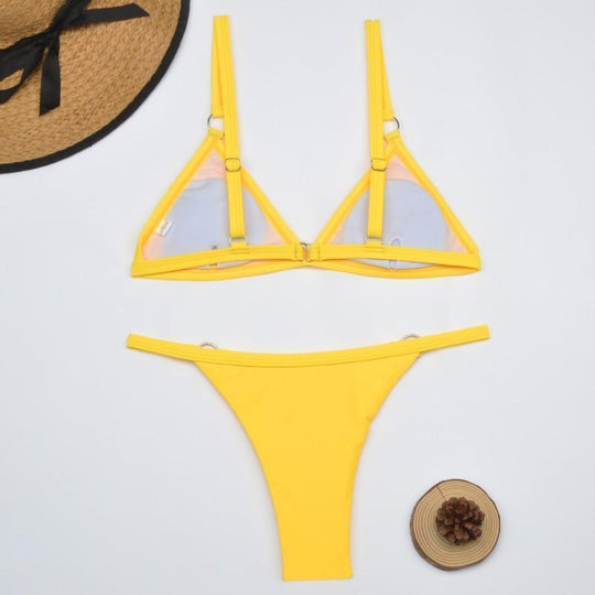 EB Zweiteiliger Bikini-Badeanzug mit goldfarbigen Metallringen und dreieckigen Körbchen
