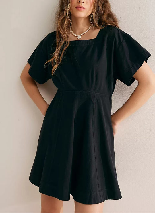 EB | Freizeitkleid mit quadratischem Ausschnitt und Knöpfen