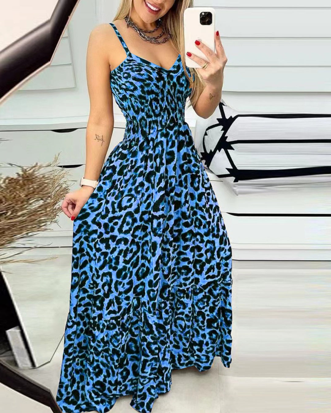 EB | Kleid mit Leopardenmuster und Hosenträgern mit V-Ausschnitt