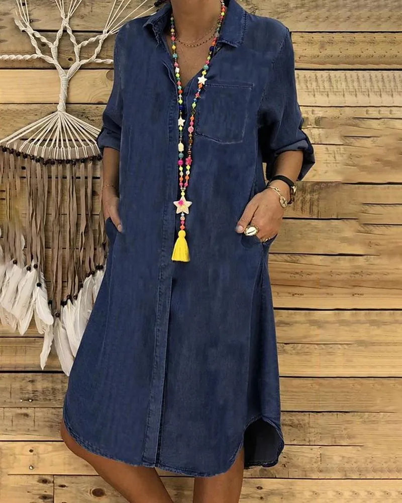 EB | Jeans Midi-Kleid mit Umgeschlagenen Ärmeln und Brusttasche.