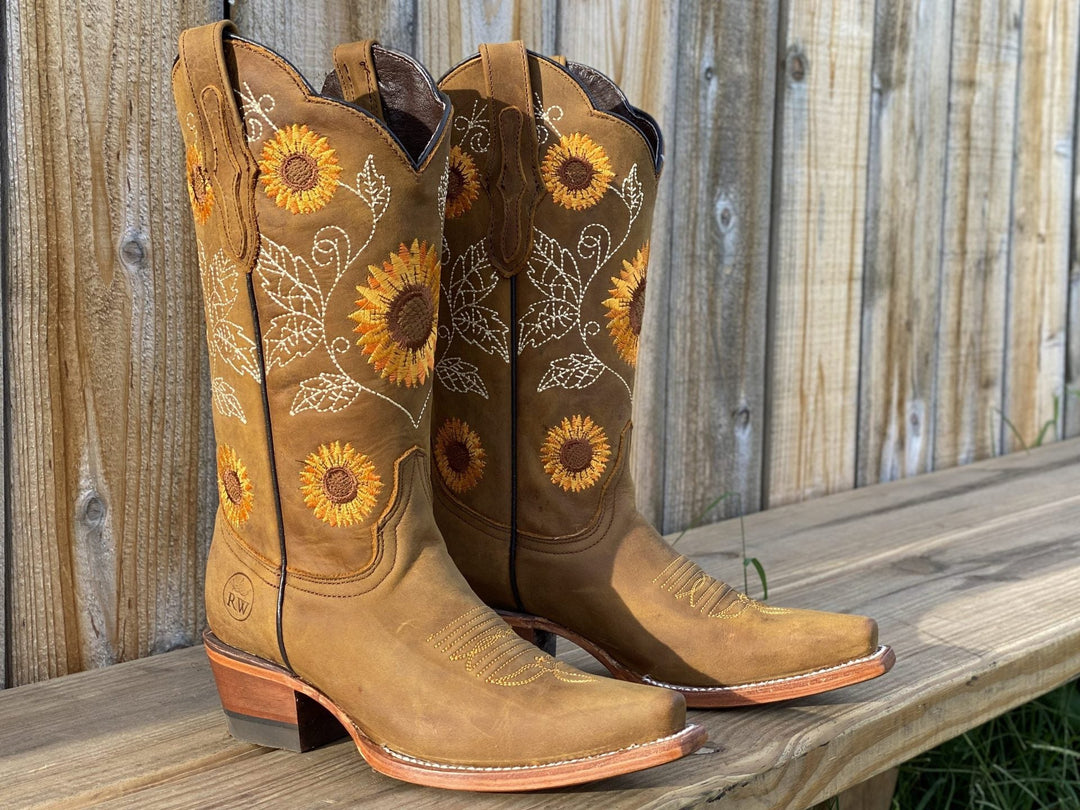 Boho-Inspirierte Damenstiefel im Sonnenblumen-Design EB