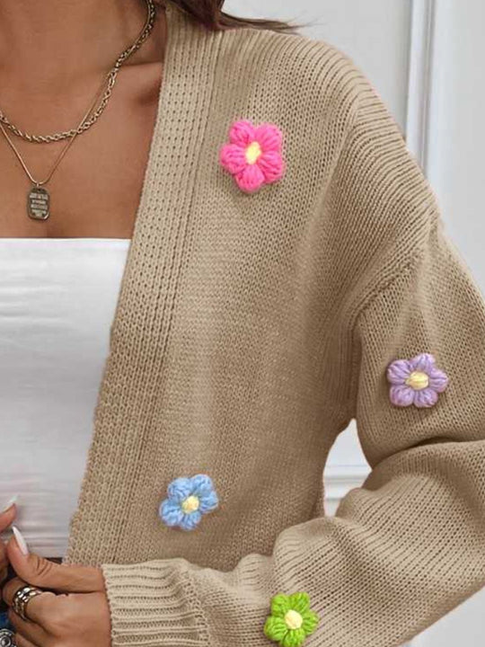 EB | Strickcardigan mit Blütendetails Offene Vorderseite Feminin und Stylisch