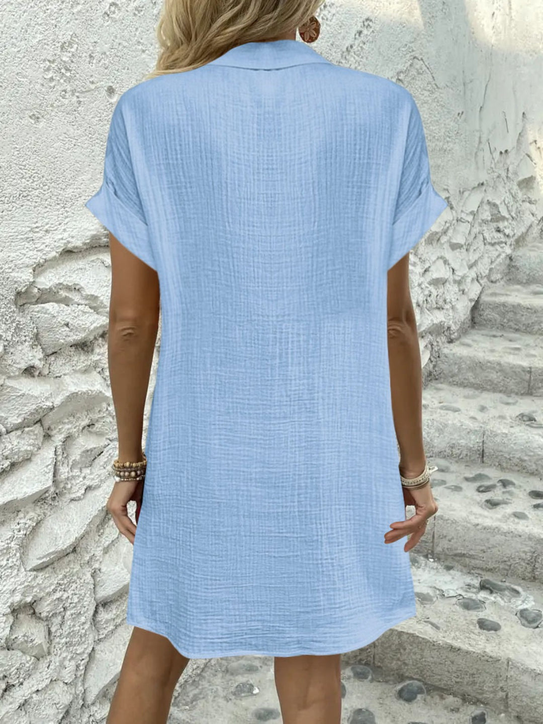 EB | Einfarbiges Hemdkleid mit Revers und Knöpfen