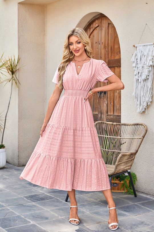 EB | Kleid mit V-Ausschnitt und plissierten Blasenärmeln