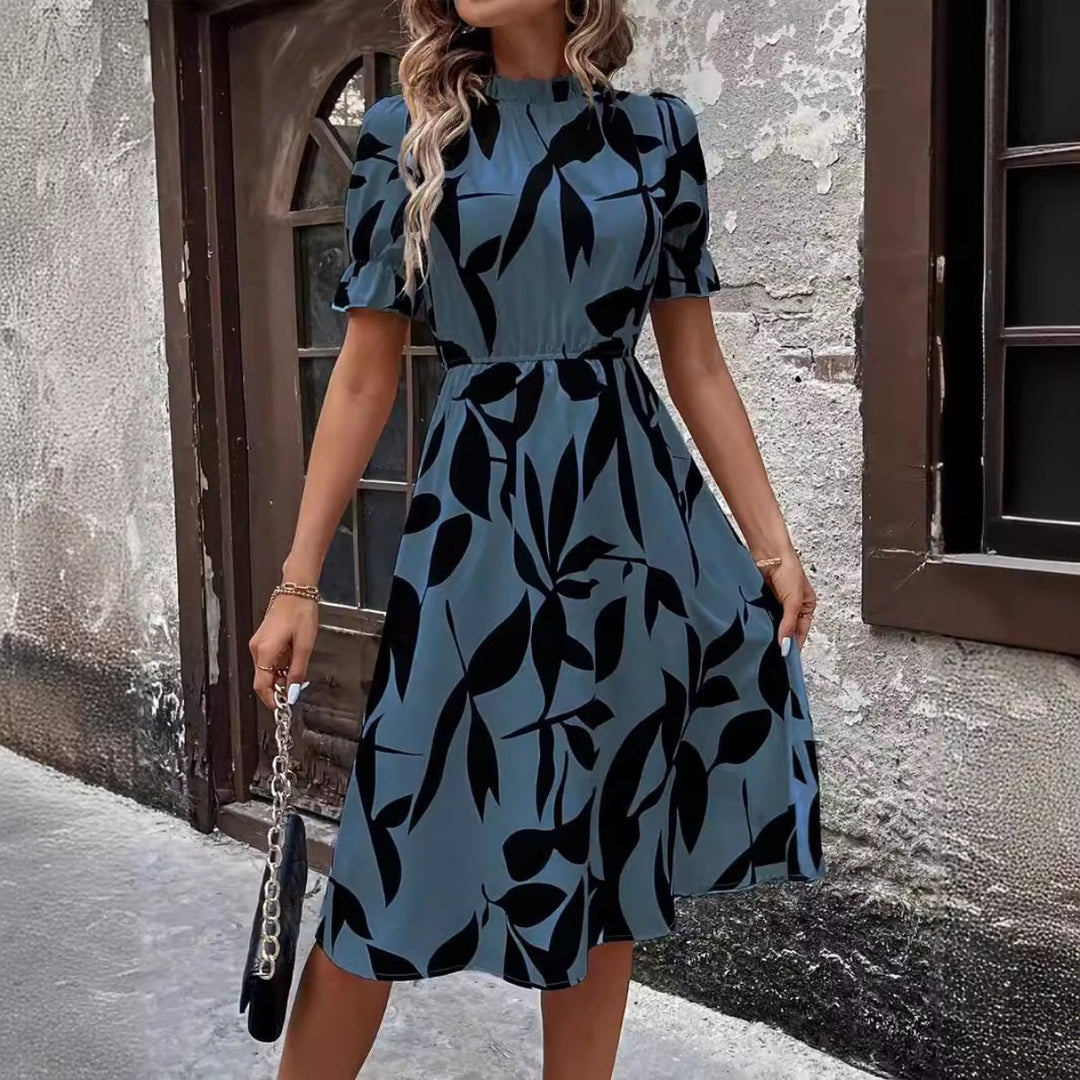 EB | Kleid mit Rundhalsausschnitt und Rüschen