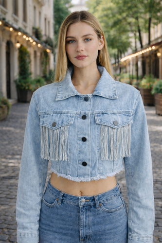 EB | Zerrissene Jeansjacke