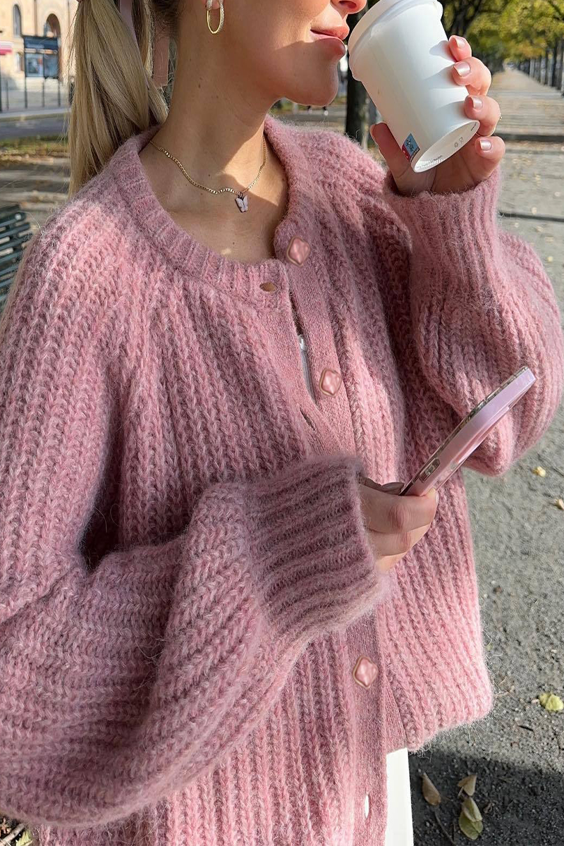 EB | Lässiger Strickpullover mit Knöpfen und Rundhalsausschnitt. Oberbekleidung