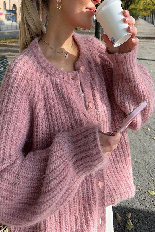 EB | Lässiger Strickpullover mit Knöpfen und Rundhalsausschnitt. Oberbekleidung