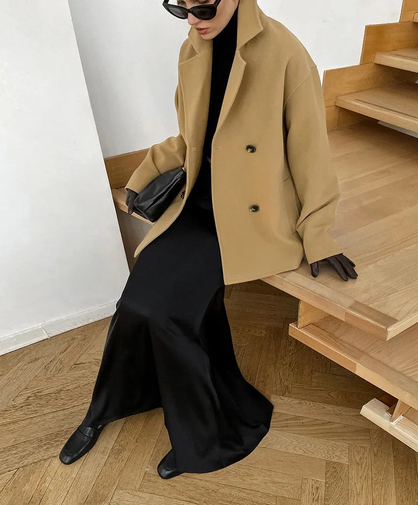 EB | elegante braune Wolljacke mit doppelter Knopfreihe, halblang