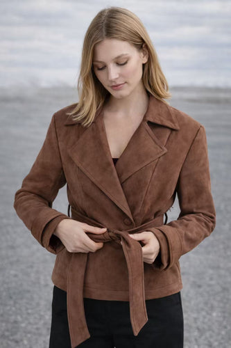 Damen Luxus Wildlederjacke mit taillierbarem Gürtel und elegantem Revers EB