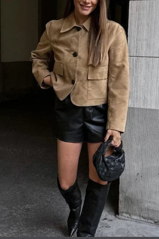 EB | Knopfverschluss Pocket Faux Suede Crop Jacke