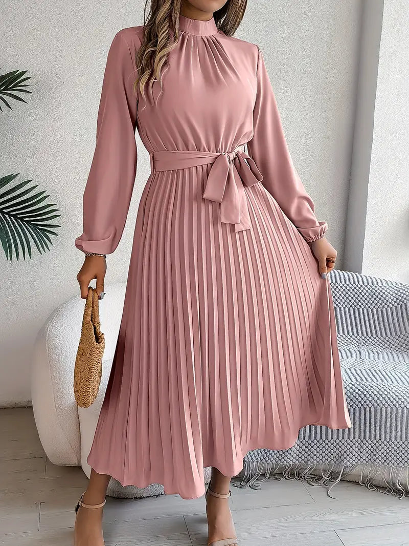EB | Schlichtes Kleid mit Stehkragen und Plissiertem Gürtel