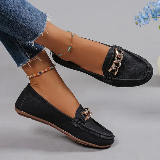Slipper aus Leder mit klobigen Kettendetails EB EB