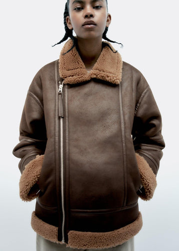 EB | Fellbesetzte Revers-Fliegerjacke