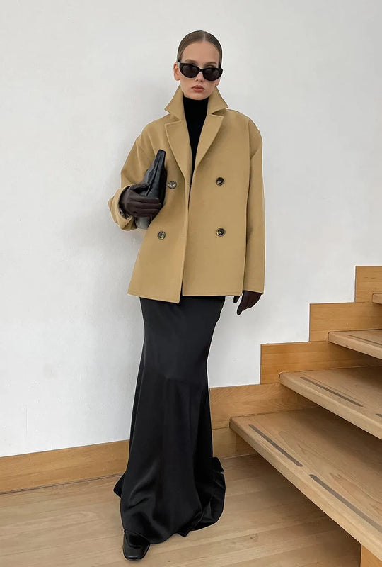 EB | elegante braune Wolljacke mit doppelter Knopfreihe, halblang