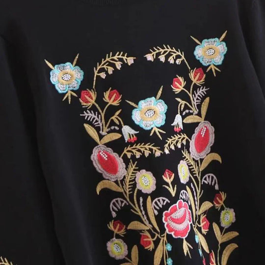 EB | Gestickter Blumenpullover
