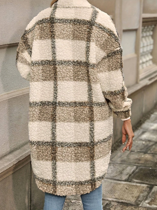 EB | Karierter Knopfjacke mit Fuzzy Muster