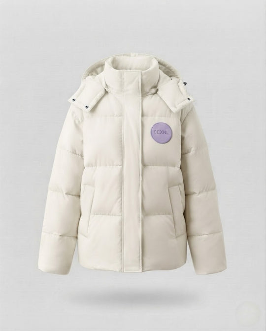 Damen nan oversized Kurz-Steppjacke mit hohem Stehkragen und dekorativer Patch-Applikation EB