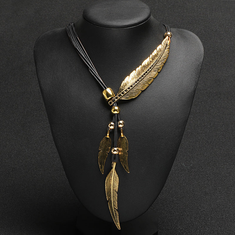 EB | Goldene Feder Halskette Im Boho Stil