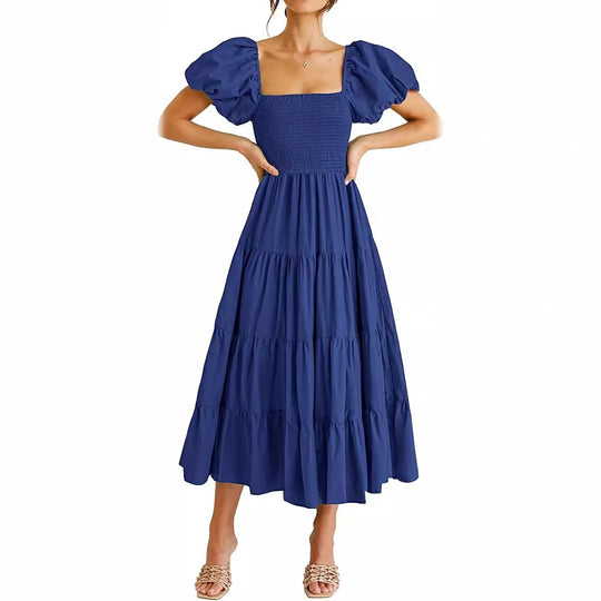 EB | Plissee-Kleid mit quadratischem Ausschnitt und Neckholder-Blasenärmeln