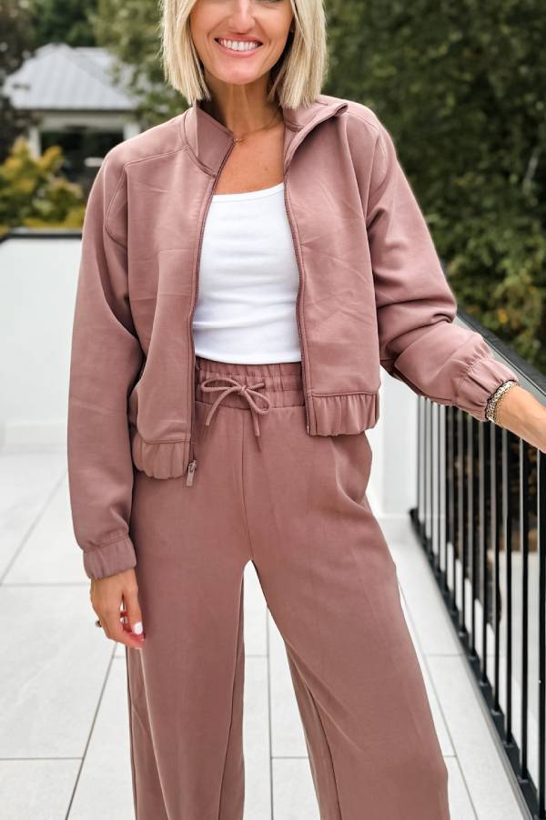 EB | Sleek Full Zip Jacke und Hohe Taille Elastischer Bund Taschen Weite Beinform Sweatpants Set