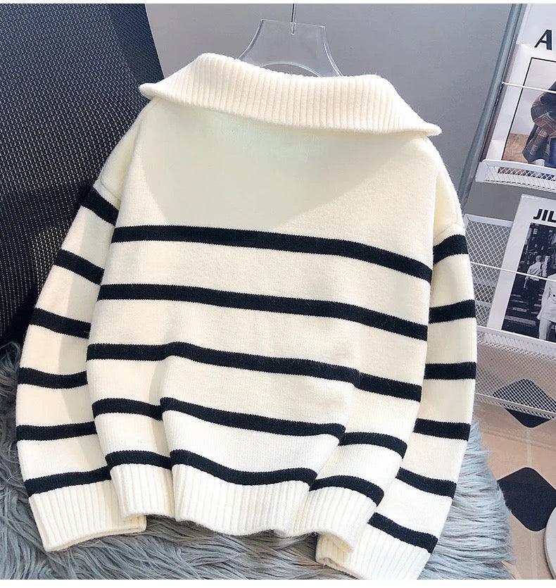 EB | Gestreifter Statement-Pullover mit Kräftigen Farbfeldern