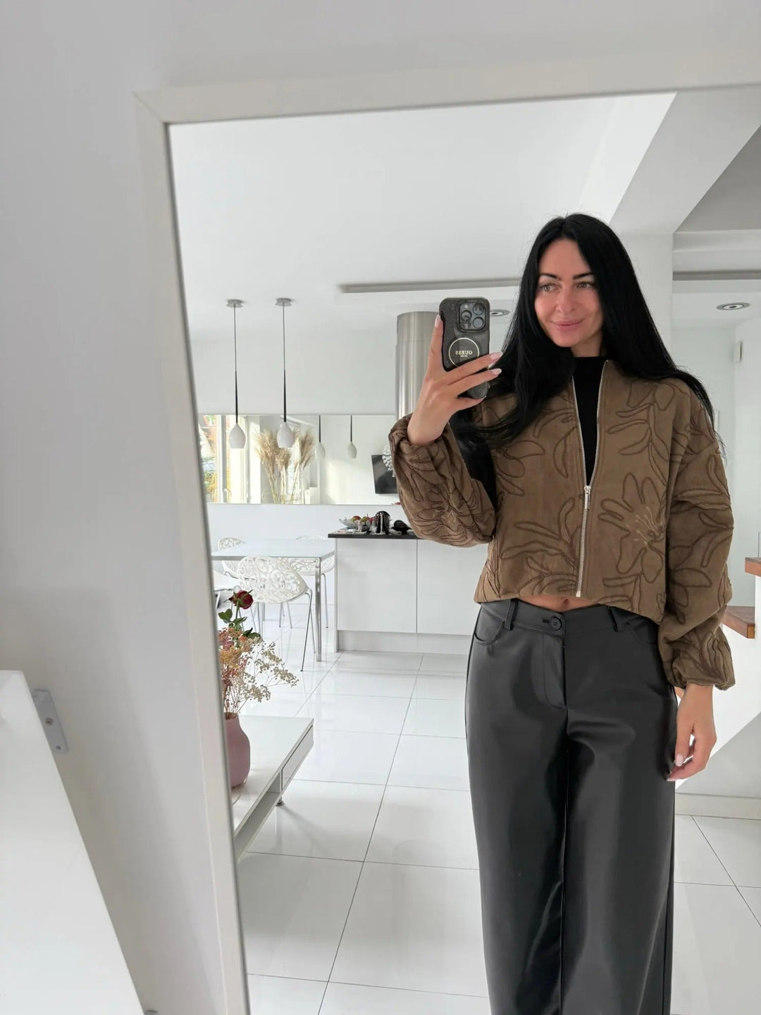 EB | Bomberjacke mit Wildlederstruktur und Stickerei