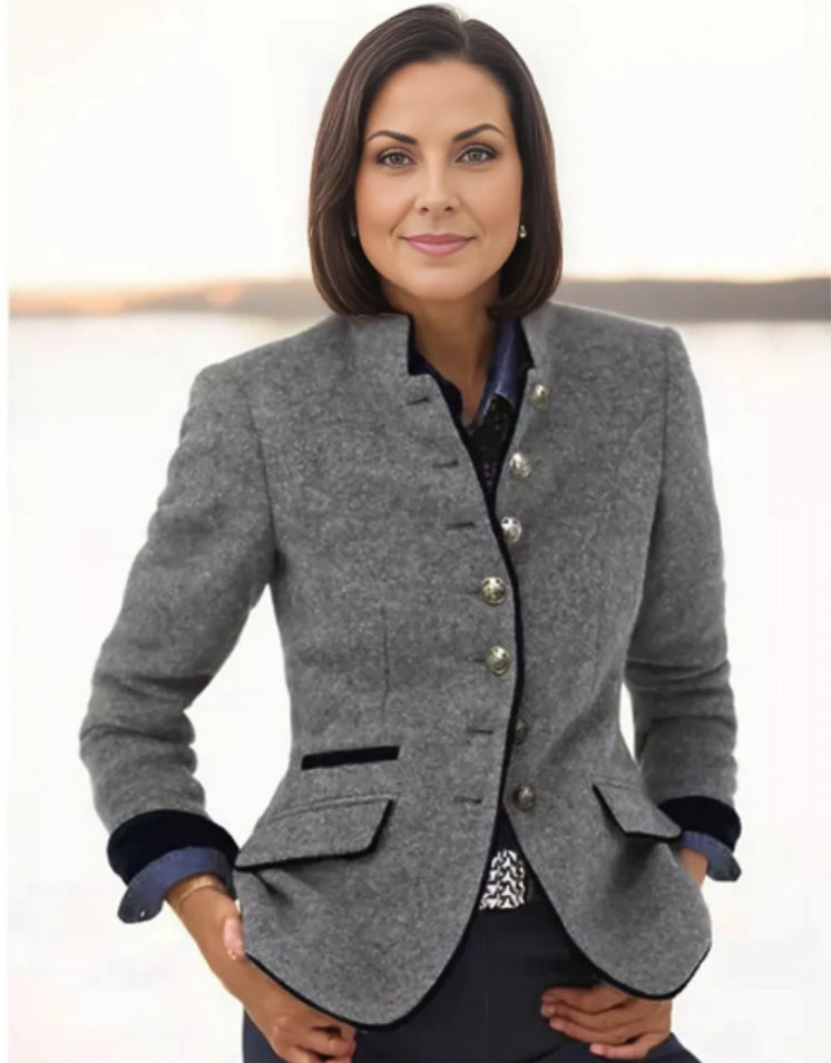 Damen Kurzjacke mit Mehrknopfleiste und Farbakzenten | EB