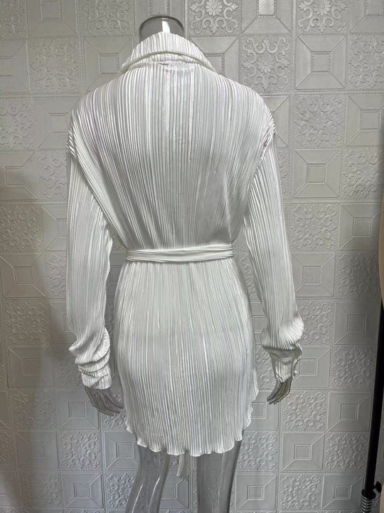 EB | Langärmeliges Kleid mit Schnürsenkeln und elastischer Taille
