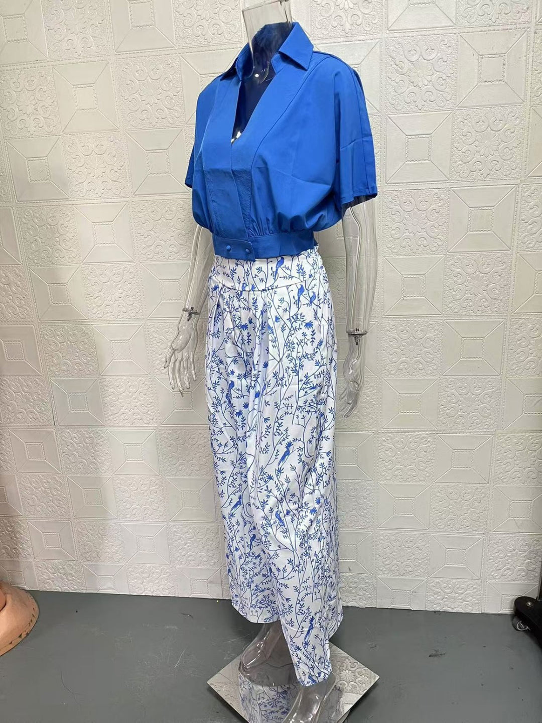 EB | Zweiteiliges Set mit V-Ausschnitt und Hose mit weitem Bein