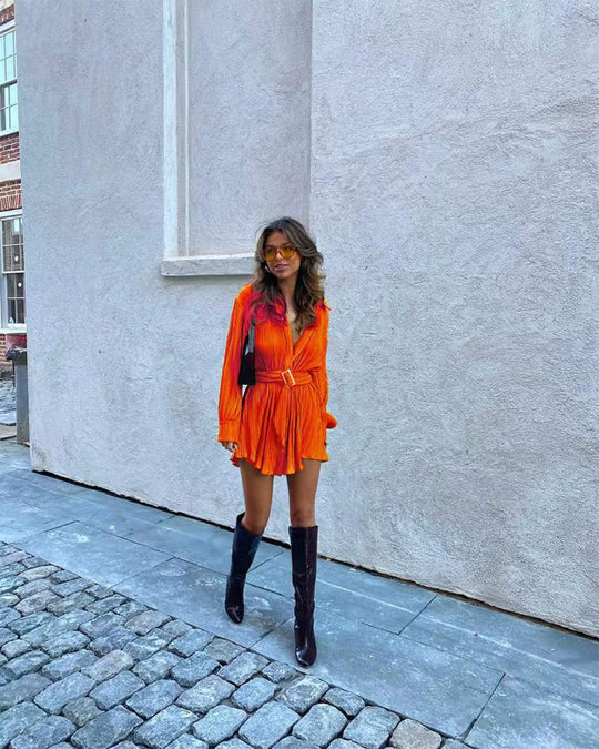 EB | Langärmeliges Kleid mit Schnürsenkeln und elastischer Taille