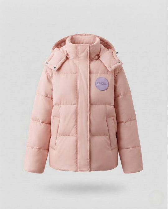 Damen nan oversized Kurz-Steppjacke mit hohem Stehkragen und dekorativer Patch-Applikation EB