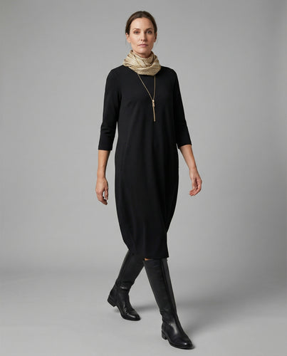EB | Einfarbiges Kleid mit Rundhalsausschnitt und Tasche