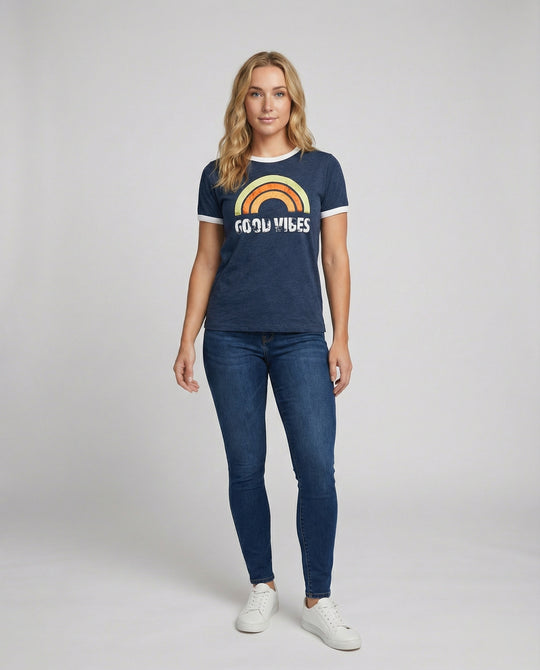 EB | Verbreiten Sie Positivität mit Unserem Good Vibes Shirt