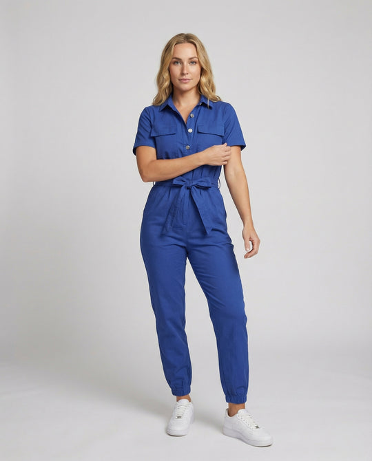 Damen lässiger Jumpsuit mit tailliertem Schnitt und durchgehender Knopfleiste EB