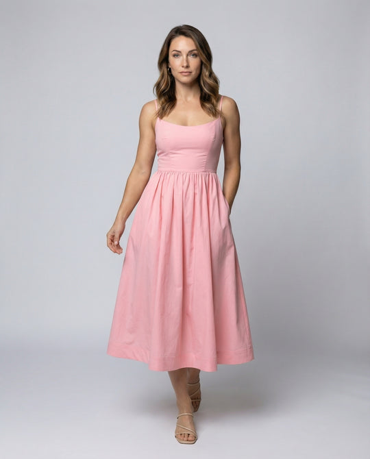 EB | Einfarbiges Kleid mit U-Ausschnitt und Strapsen
