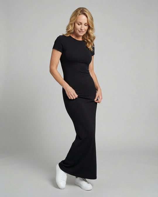 Figurbetontes Maxikleid mit kurzen Ärmeln