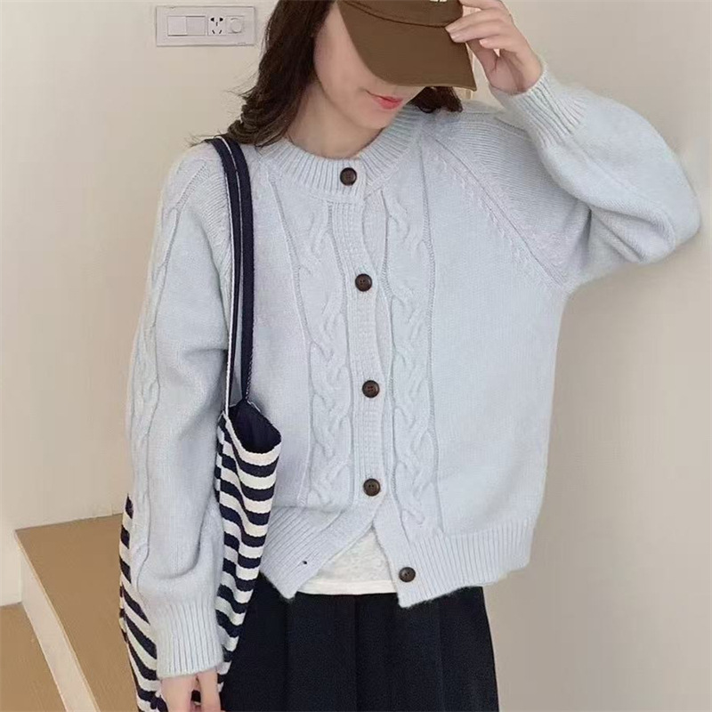 EB | Kabelstrickjacke mit Knöpfen